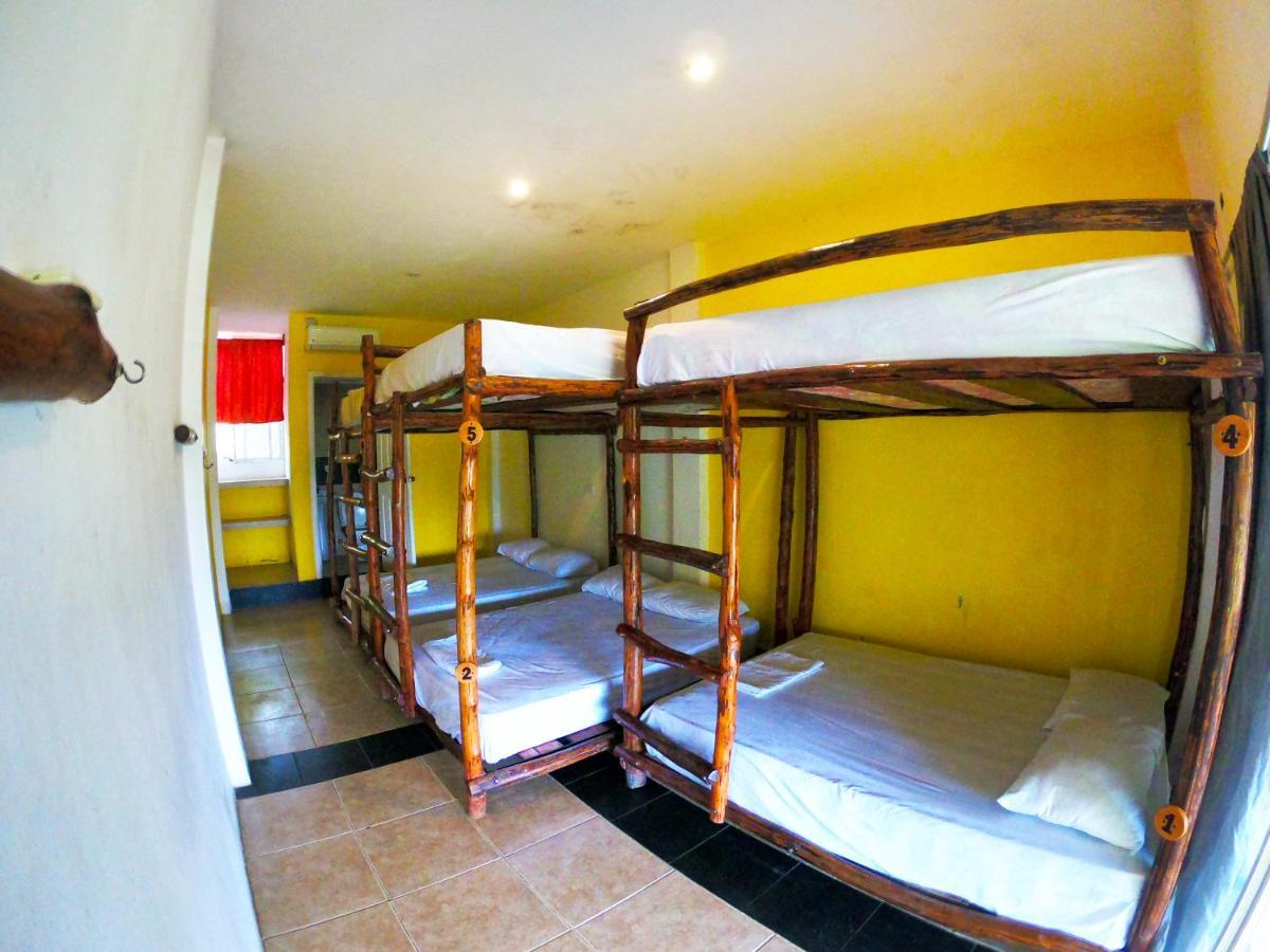 Kiwi Suites Hostel Montanita Exterior photo