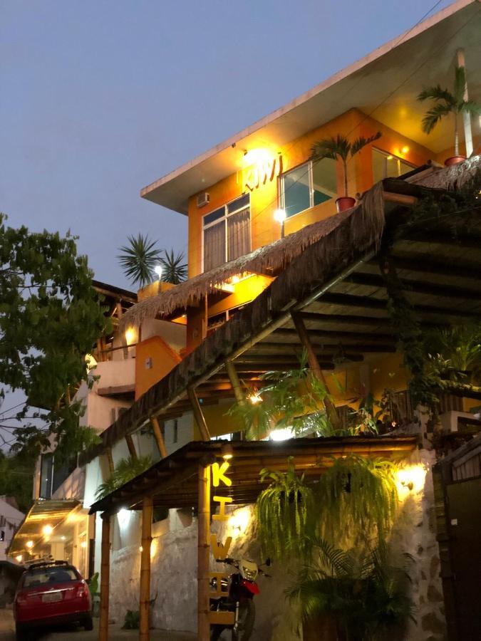 Kiwi Suites Hostel Montanita Exterior photo