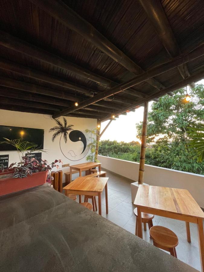 Kiwi Suites Hostel Montanita Exterior photo